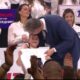 Aleksandar Vučić prekinuo govor u Kragujevcu zbog posebne poruke dečaka – Srbija pobeđuje
