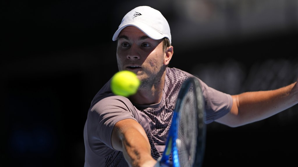 Miomir Kecmanović eliminisan sa mastersa u Šangaju porazom od Jakuba Menšika – napad u Šangaju