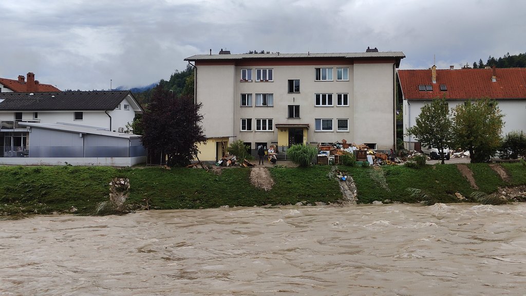 Poplave u Sloveniji: Bujični talas paralisao naselja i puteve između Krasa i Idrije