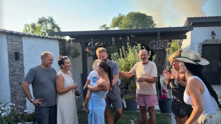 PORODIČNA REAKCIJA KOJA SE PAMTI: Adriana Kadar i Sava Džehverović podelili emotivan trenutak sa porodicom (VIDEO) – porodična reakcija na vest o trudnoći