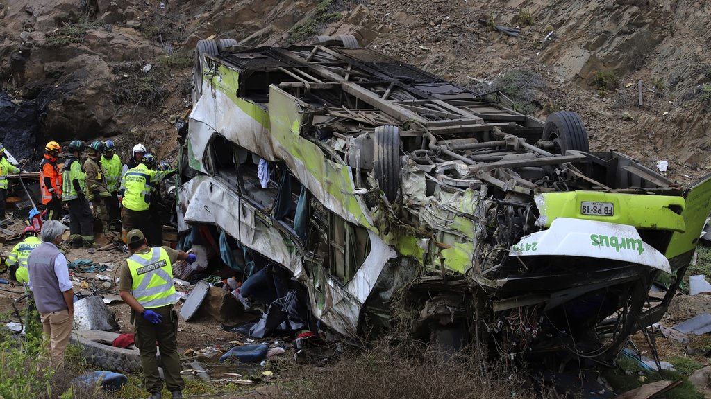 Školski autobus pao u ambis u Nepalu: Deca i roditelj među poginulima – školski autobus u Nepalu