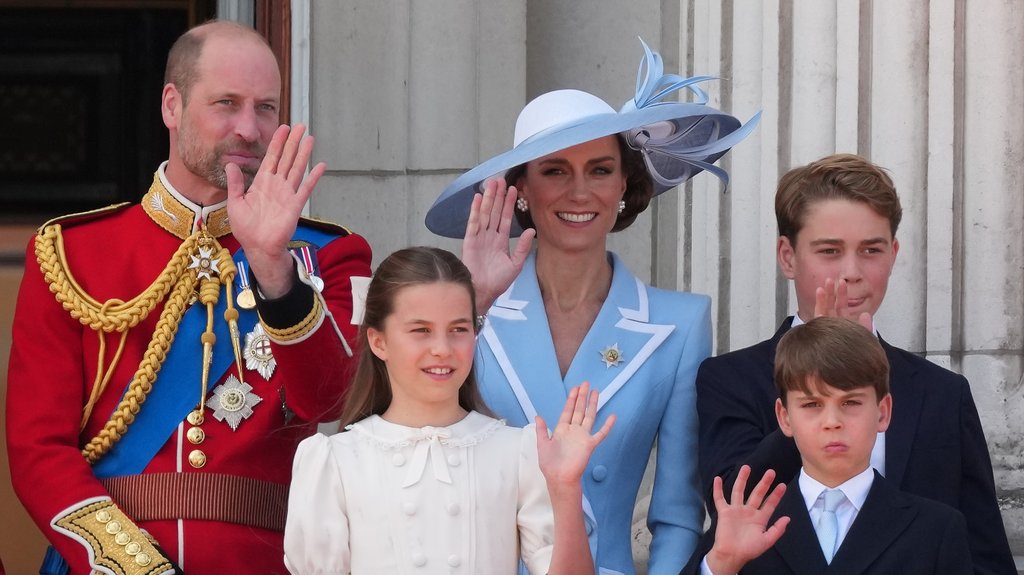 ŠKOLSKI DANI BEZ TITULA: Princ Džordž, princeza Šarlot i princ Luis koriste prezime Vels u učionici (FOTO)