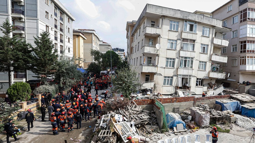 Urušila se zgrada u Istanbulu: Dramatična potraga ispod ruševina završena