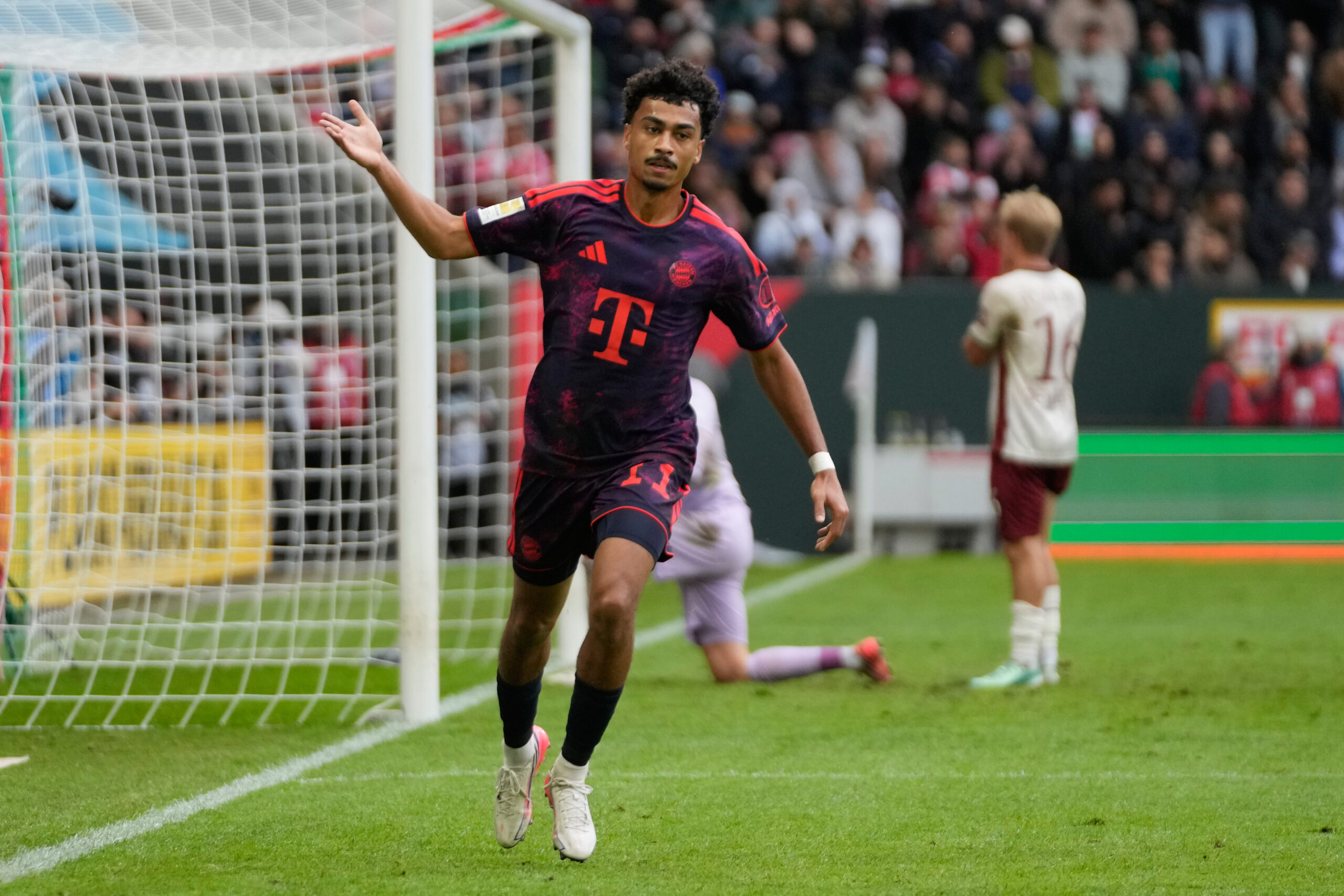 Bajern Minhen remizirao sa Augzburgom 2:2: Gol u 6. sekundi i kiks Manuela Nojera obeležili meč – Bajern Minhen Augzburg fudbal