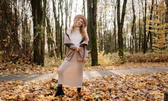 Dugi kardigan osvaja modne trendove za jesen u ženskoj garderobi – dugi kardigan moda