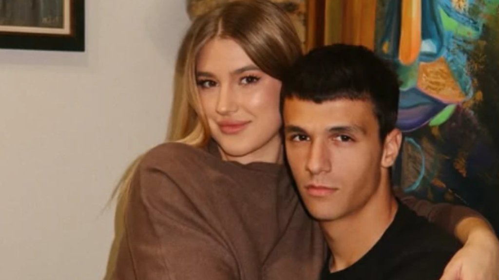 EMOCIJE NA TRIBINAMA: Ćerka Goce Tržan bodrila Vukašina Jovanovića i podelila poljubac na Instagramu (FOTO)