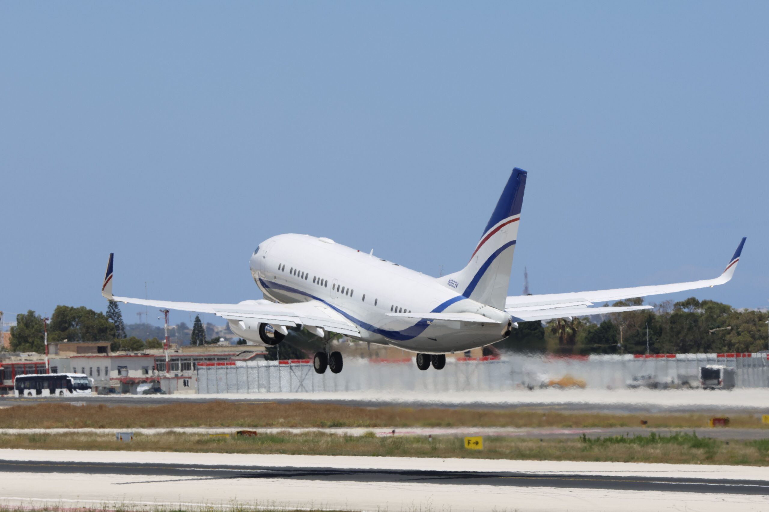 Huti ponovo prete zatvaranjem saudijskog vazdušnog prostora nakon napada na aerodrom u Rijadu – napad na aerodrom u Rijadu