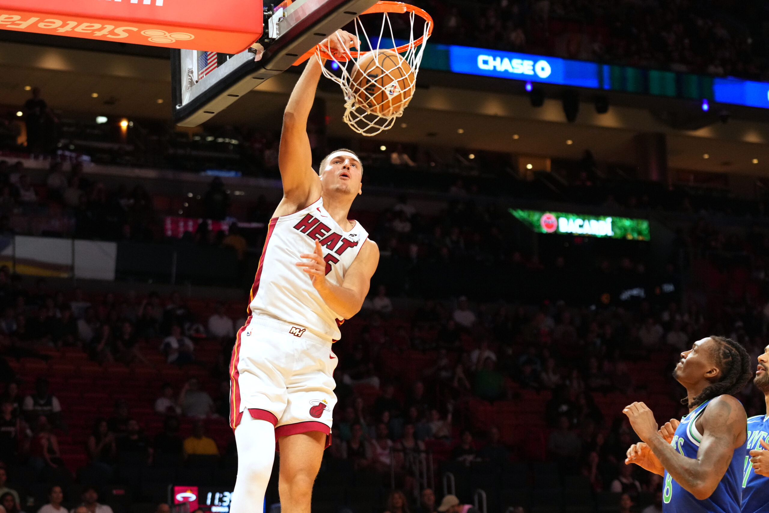 Minesota pobedila Majami 125:124, Jović ubacio 16 poena u predsezonskom NBA meču – Nikola Jović Majami Hit Minesota