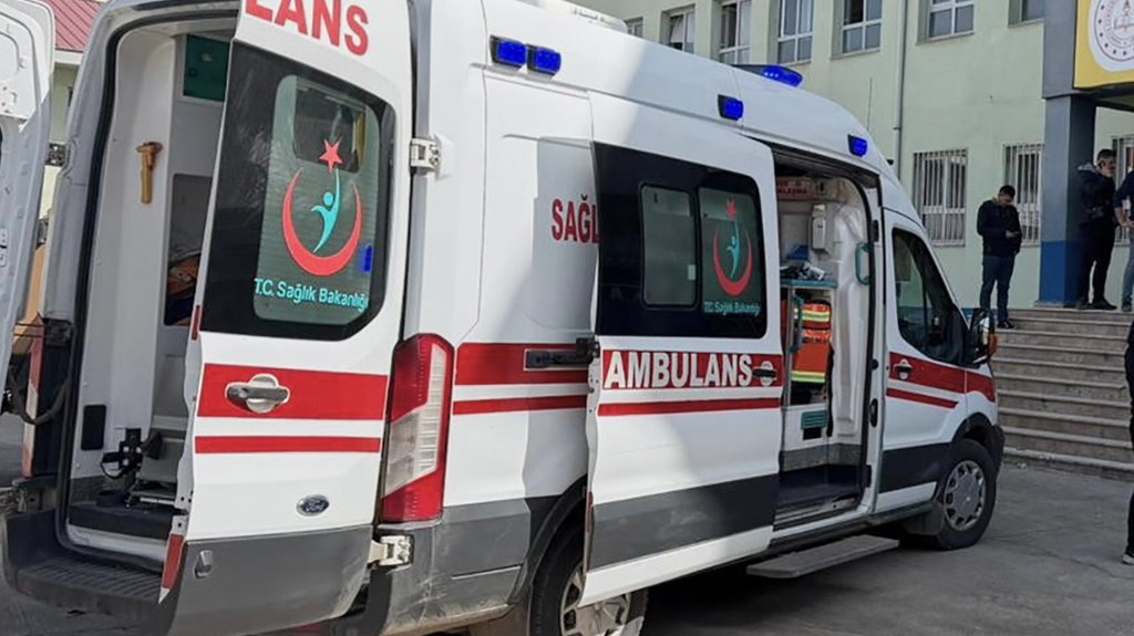 Teška nesreća na auto-putu kod Manise: Autobus sa turistima udario u kamion, 11 mrtvih