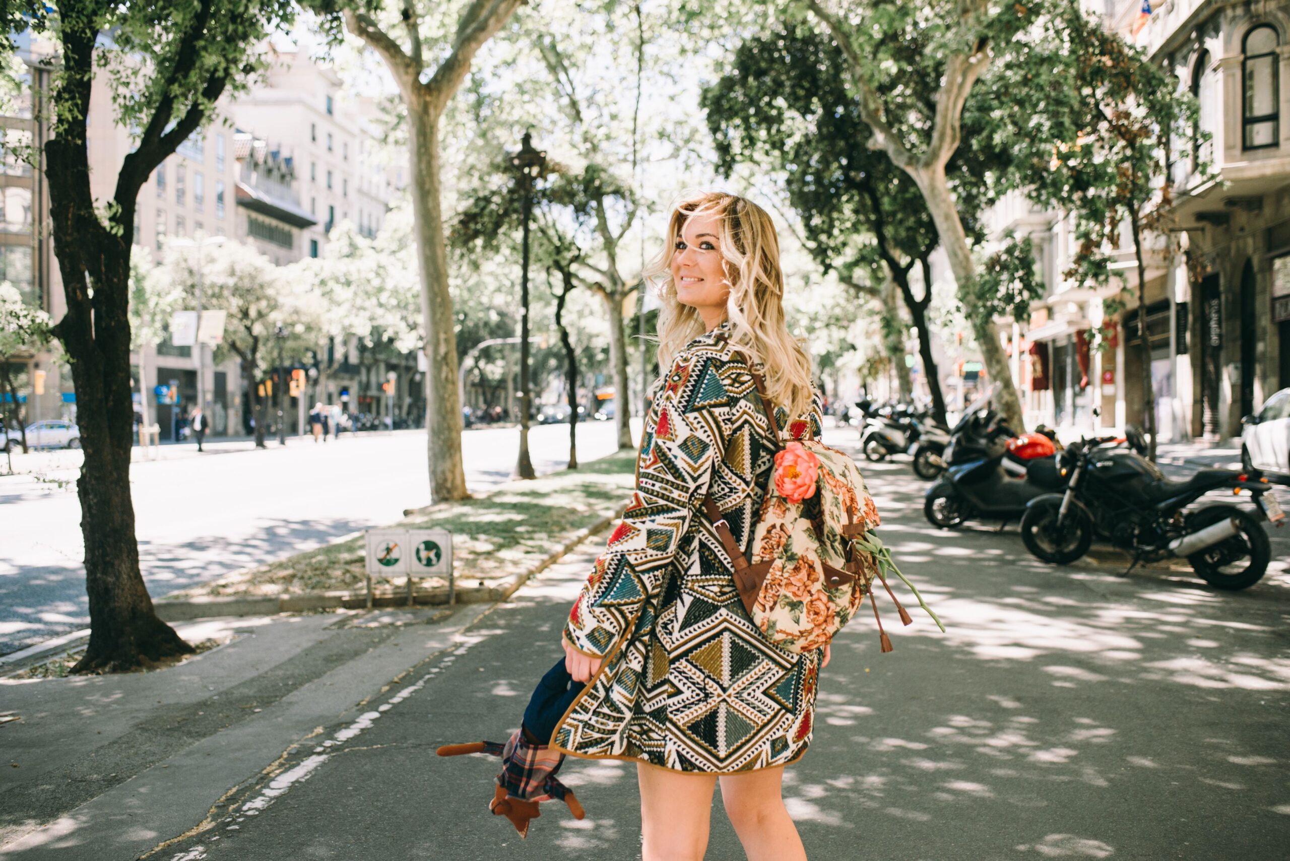 Kako da nosite helanke na aerodromu u stilu Bele Hadid – Bela Hadid moda