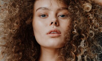 Kako nositi minimalistički anti-blush trend u jesenjim danima