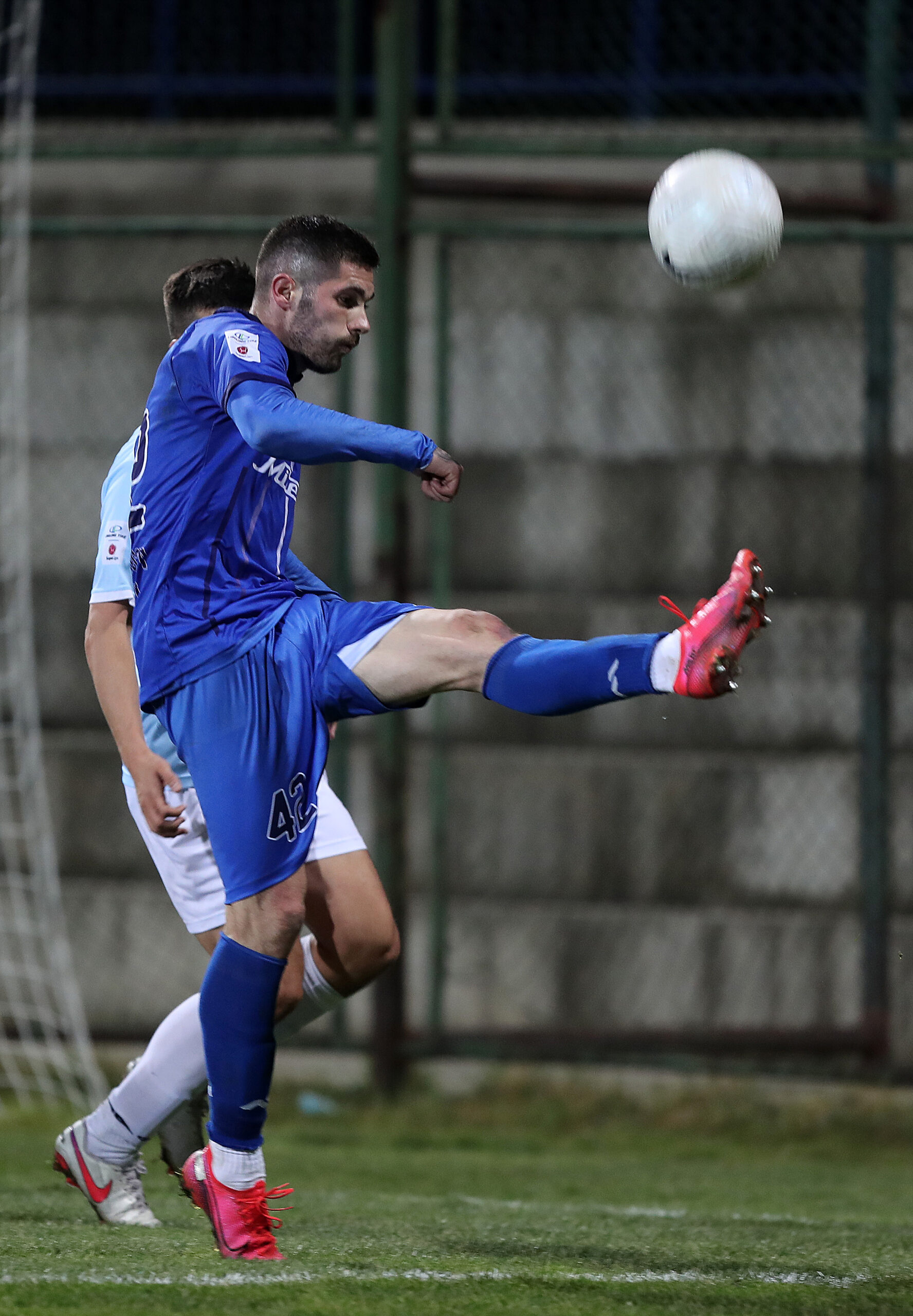 Mladost i OFK Beograd remizirali bez golova u Lučanima: Dominacija šuteva, ali mreže miruju