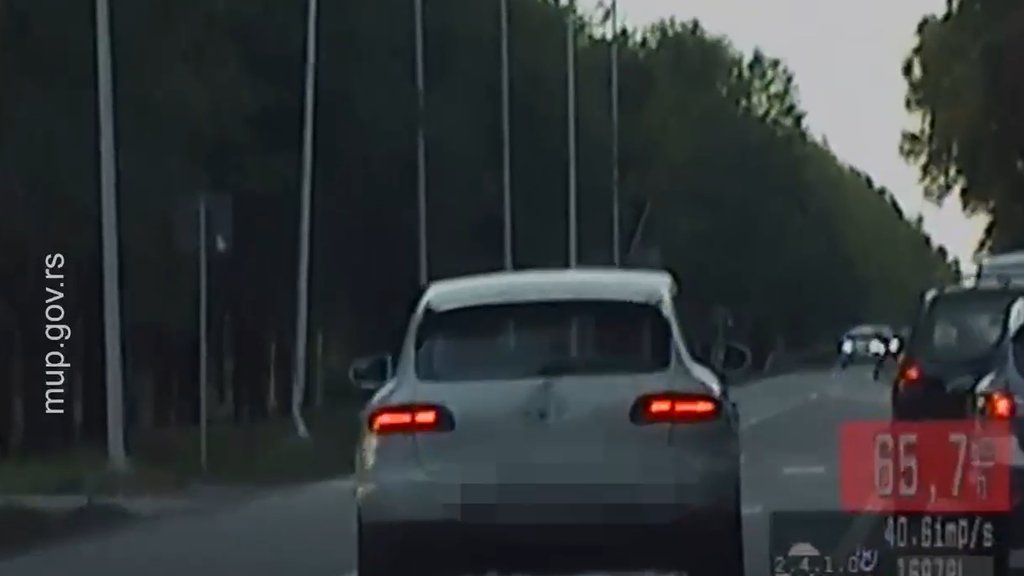 Presretači kod Kule zaustavili vozača: Porše išao 112 km/h i preticao preko pune linije