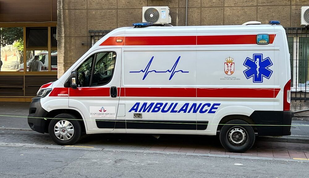 Pucnjava u Sremskoj Mitrovici: Metak prošao kroz podlakticu, otkriveno stanje ranjenog