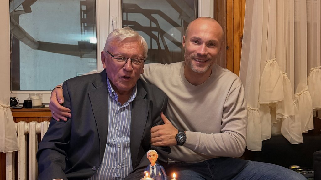 SVEĆICE NA TORTI ZBUNILE PRISUTNE: Milanče Radosavljević proslavio rođendan, Aca Sofronijević doneo iznenađenje (FOTO) – Milanče Radosavljević rođendan