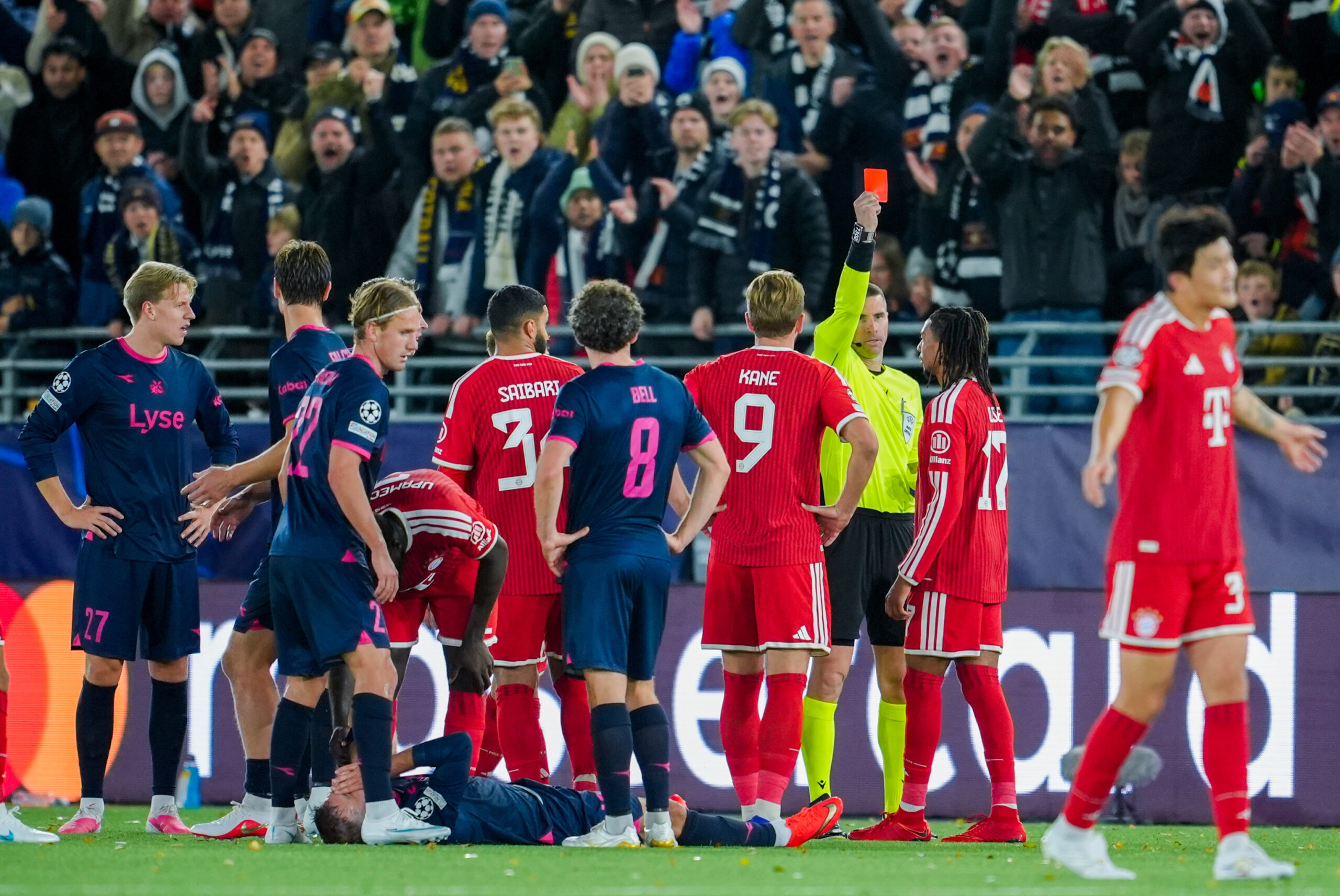 Majkl Olise isključen, Bajern ostao bez pobede: Nesmotren gest okrenuo meč u Norveškoj – Majkl Olise Liga šampiona