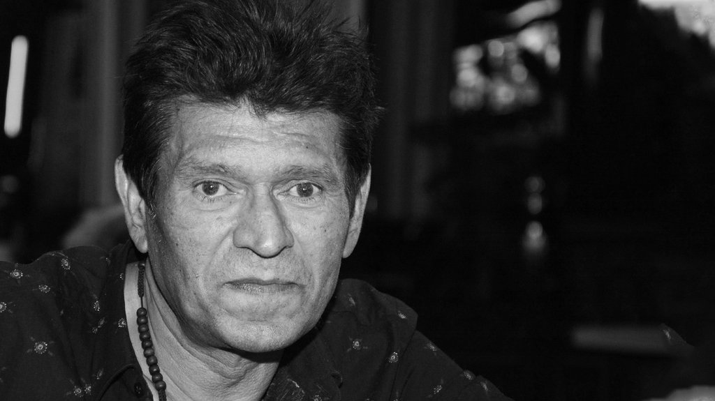 PRIČA KOJA NIJE OSTAVILA NIKOGA RAVNODUŠNIM: Sinan Sakić obeležio muziku i živote mnogih generacija (FOTO) – životna priča Sinana Sakića