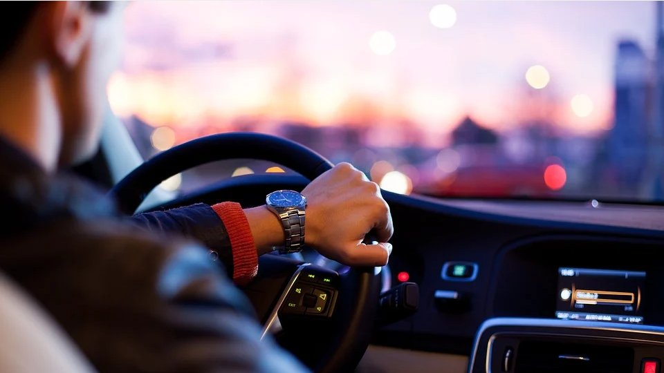 Vozači u Srbiji: Ovo su prekršaji zbog kojih možete platiti visoku kaznu – visoka kazna za vozače