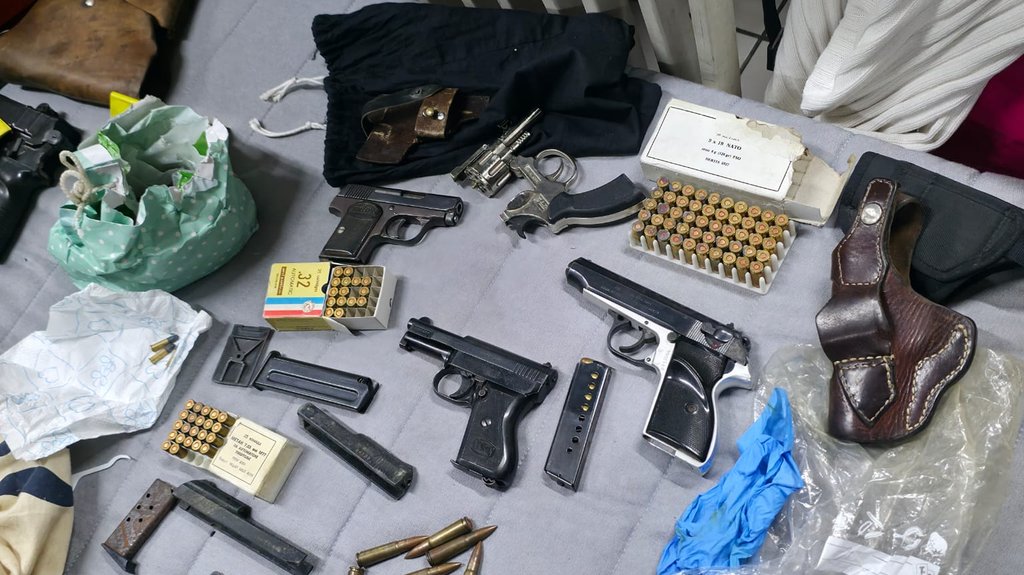 Arsenal oružja otkriven u Beogradu: Policijska akcija dovela do hapšenja – policijska akcija Beograd