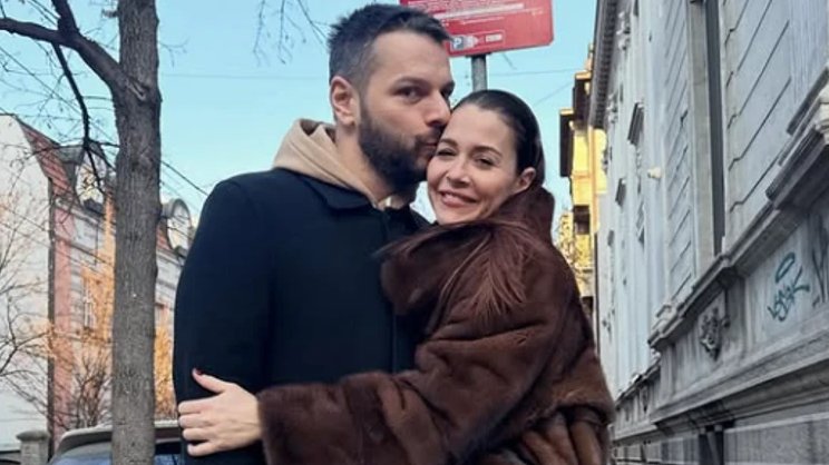 EMOTIVNI TRENUTAK U DOMU MARIJANE MIĆIĆ: Porodica uživa sa novim štenetom braon pudle (FOTO) – porodica Marijane Mićić