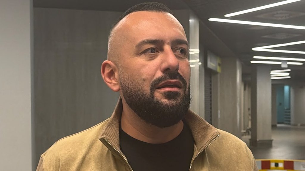 KAKVE ZAHTEVE DOBIJAJU NAJTRAŽENIJI PEVAČI: Emir Brunčević otkrio kako je pevao i pucao na svadbi, a progovorio i o bakšišu od 30.000 evra (FOTO) – bakšiš od 30.000 evra