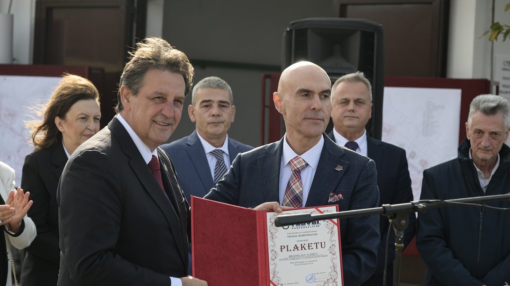 Ministar Gašić u Kruševcu: Novi pogon u 'Trajalu' i važan ugovor za odbranu – ugovor o saradnji