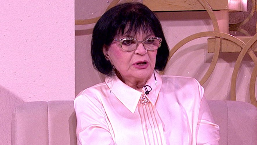 PRIČA KOJA JE DIRNULA MNOGE: Poznata pevačica Nada Obrić izgubila voljenog majmuna Zvrleta nakon nesreće (FOTO) – Nada Obrić majmun Zvrle