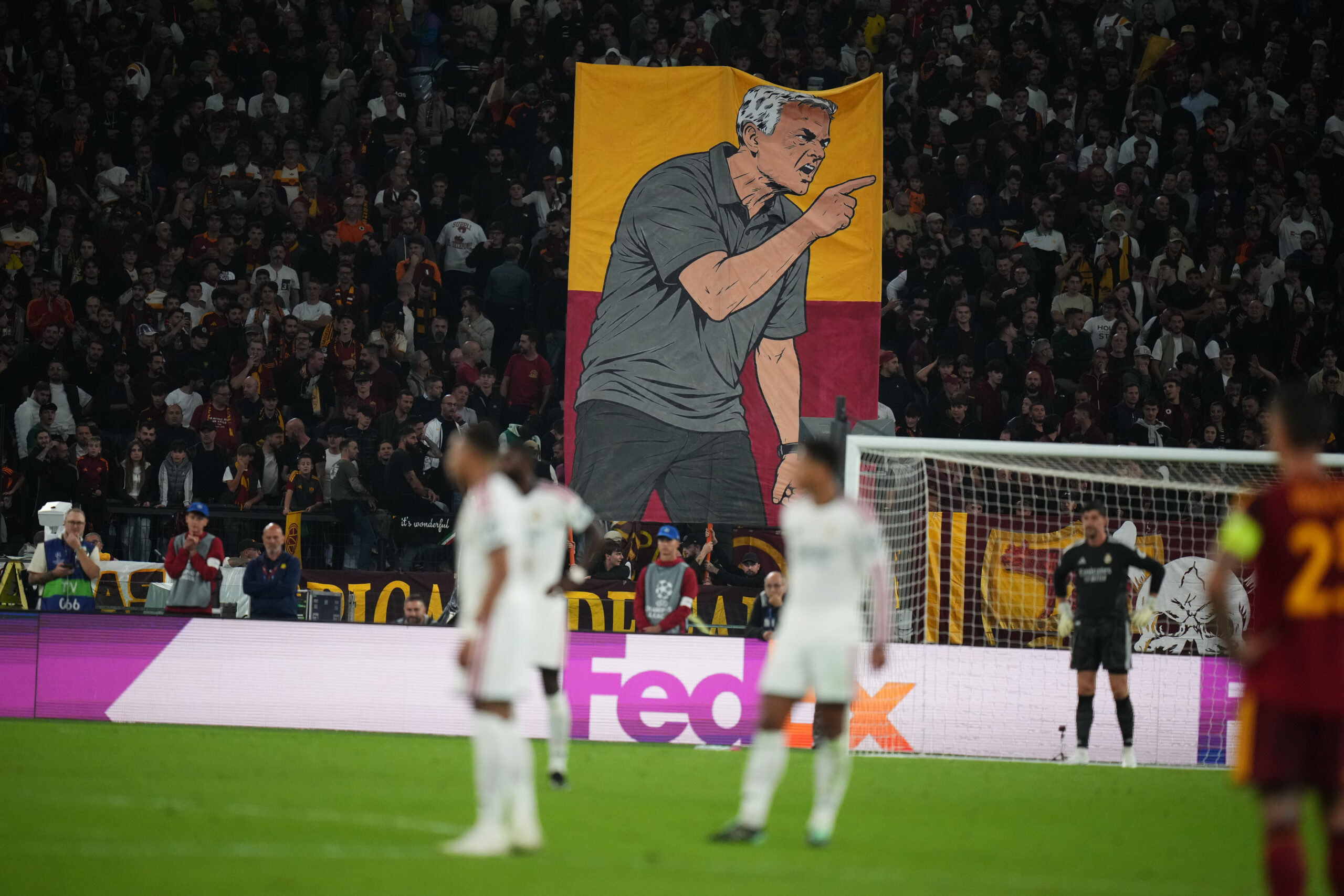 Roma priredila emotivan doček Žozeu Murinju: Navijači slavili svog trenera na Olimpiku – Žoze Murinjo Roma Real Madrid