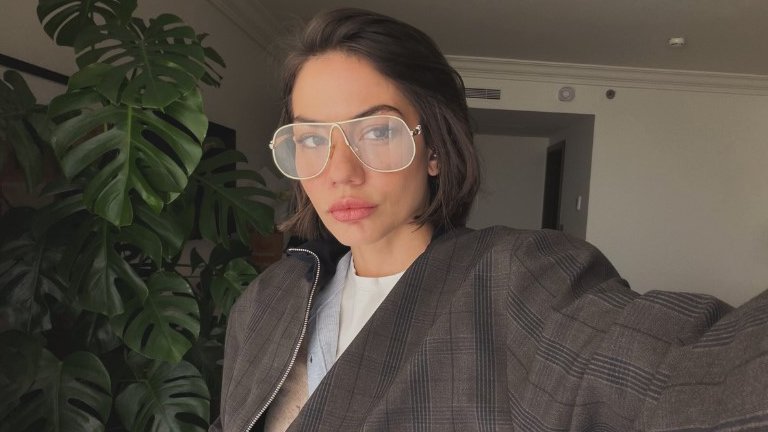 Demet Ozdemir evakuisana čamcem iz poplavljenog studija u Istanbulu – evakuacija iz studija