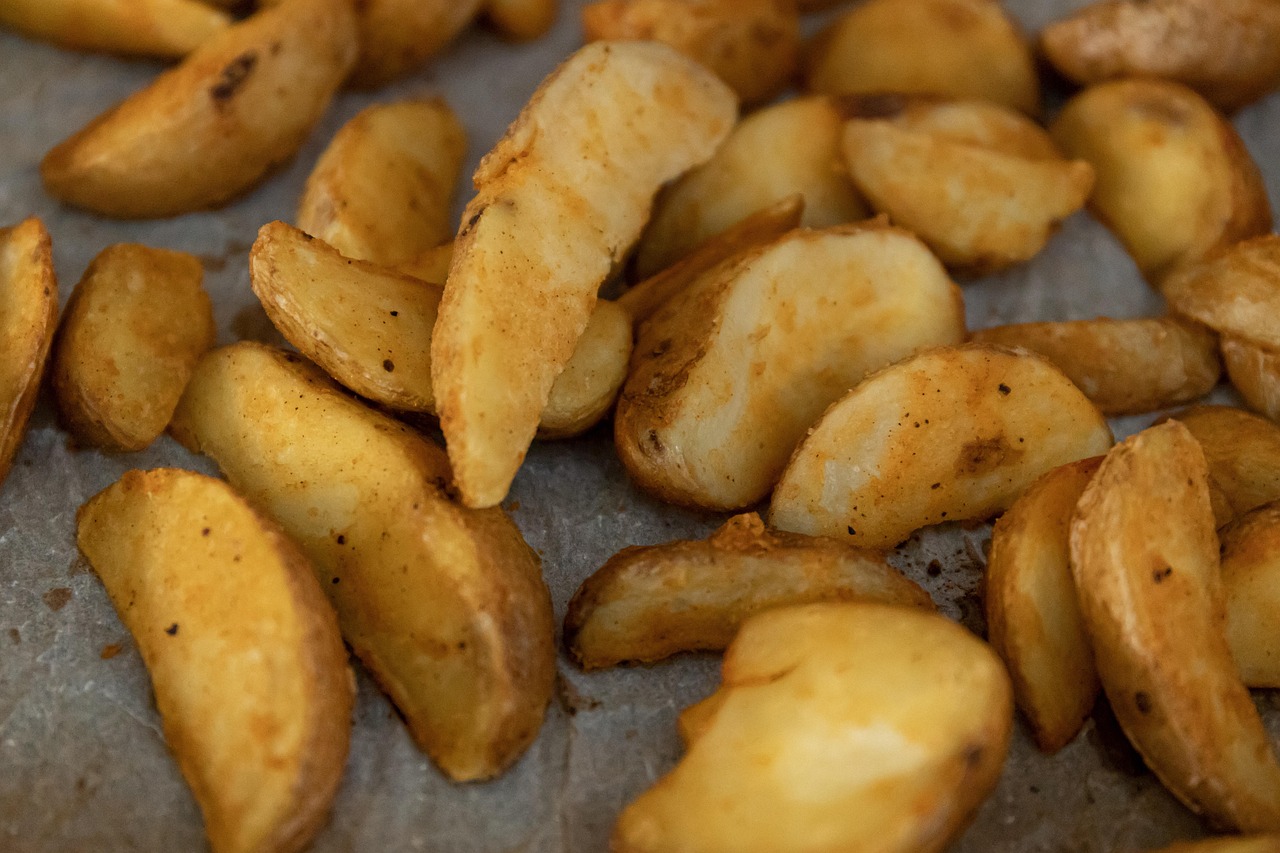 Grčki krompir iz rerne: Mediteranski specijalitet za svaki ženski sto
