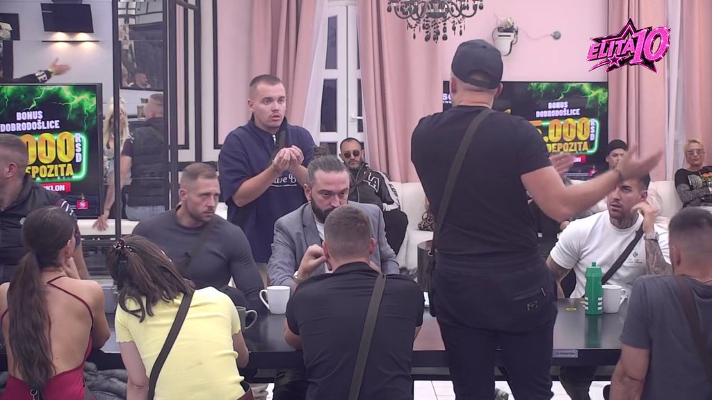NAPETOST U RIJALITIJU ZBOG ODNOSA UČESNIKA: Dača oštro kritikovao Đukića zbog ponašanja prema Lauri (VIDEO)