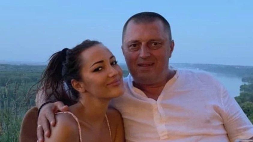 NEDELJKO PRIJOVIĆ NA ODMORU SA SUPRUGOM: Luksuzni trenuci u Dubaiju uz zdravicu na plaži (FOTO) – Nedeljko Prijović u Dubaiju