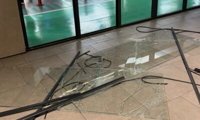 Saobraćajni incident u Beogradu: Automobil sa BiH tablicama udario u staklena vrata garaže tržnog centra – incident u garaži tržnog centra