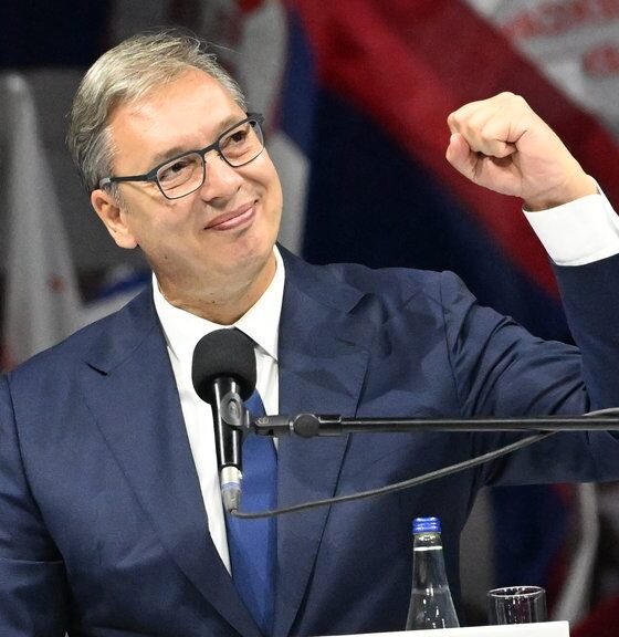 Skup „Aleksandar Vučić – Ujedinjena Srbija“ okuplja građane na Trgu slobode u Novom Sadu – skup u Novi Sad