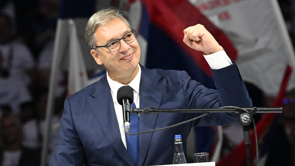 Skup „Aleksandar Vučić – Ujedinjena Srbija“ okuplja građane na Trgu slobode u Novom Sadu – skup u Novi Sad