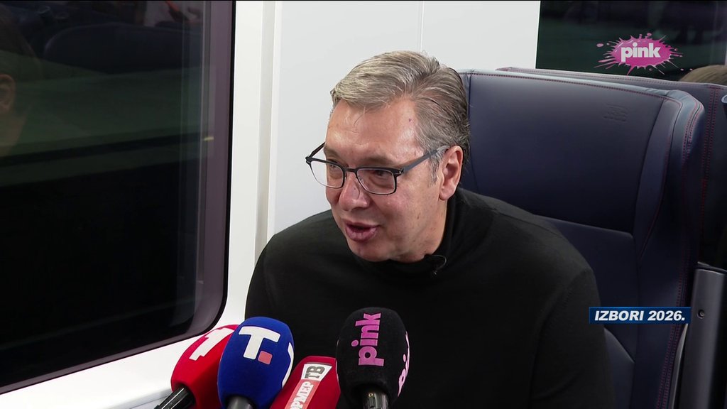 Aleksandar Vučić putuje vozom iz Beograda na skup 'Ujedinjena Srbija' u Novi Sad – skup Ujedinjena Srbija