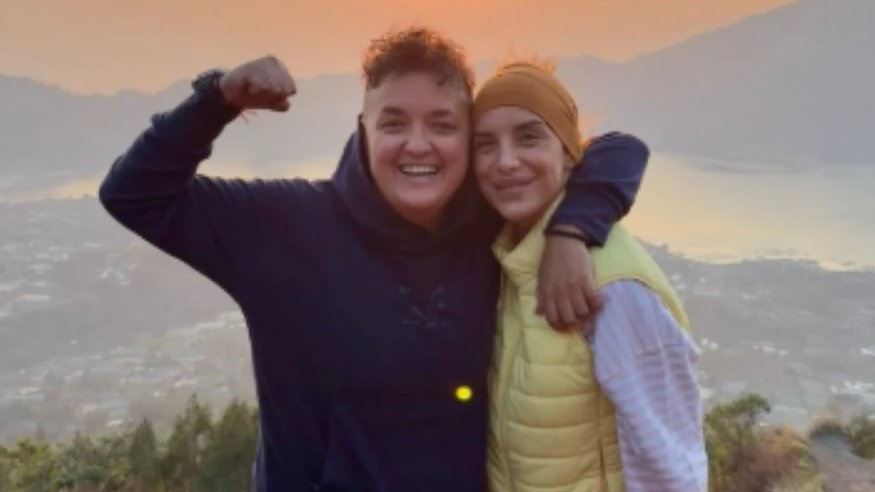 EMOTIVNA POBEDA NA VRHU BATURA: Marija Šerifović i Jovana Pajić izdržale uspon na vulkan na Baliju, pevačica otkrila zbog čega joj je ova avantura promenila pogled na sebe (FOTO) – uspon na vulkan Batur