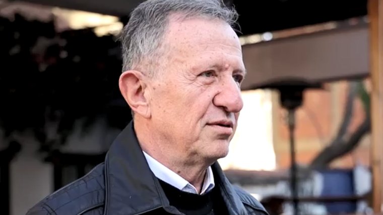 POTRESNI TRENUTAK NA TOPČIDERSKOM GROBLJU: Zorana Nedić ispraćena u krugu porodice, Žika Nikolić položio beli venac (FOTO) – poslednji ispraćaj supruge Žike Šarenice