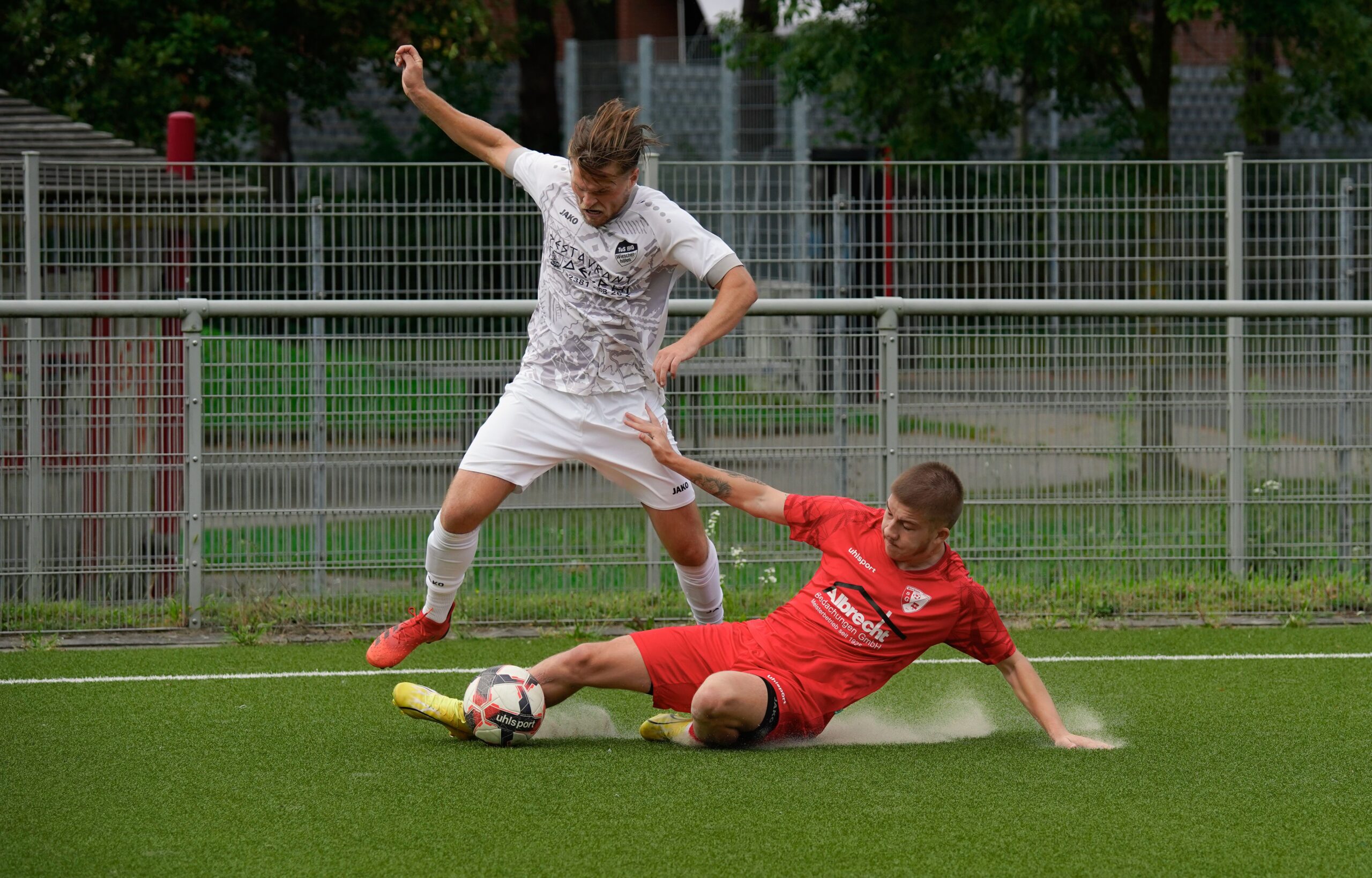 Radnik ubedljiv protiv Radničkog 3:0: Kanuteov crveni karton prelomio meč – Radnik Radnički Superliga