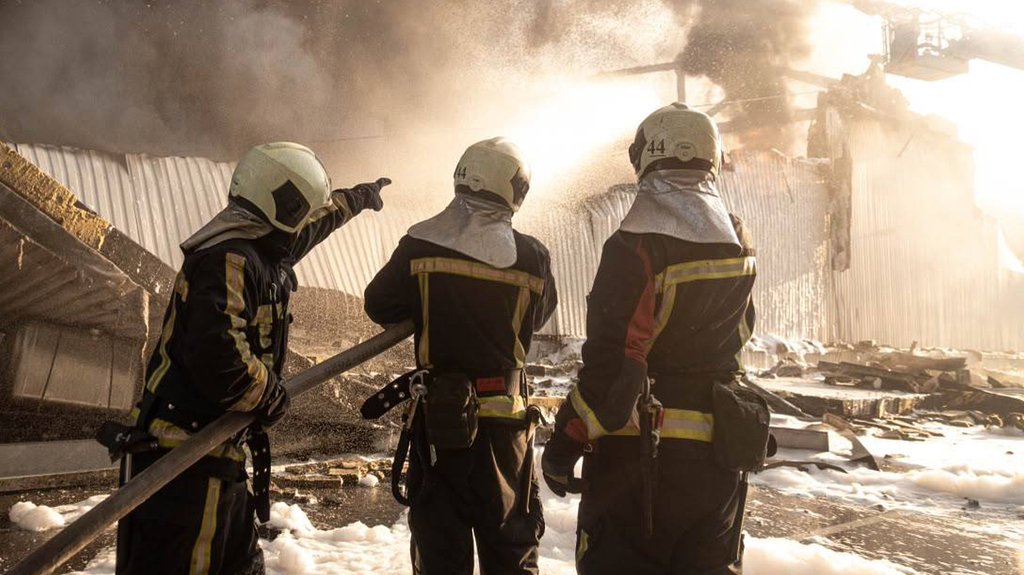 Ruski napad dronovima u Harkovu: Stradali ljudi i uništena strana fabrika