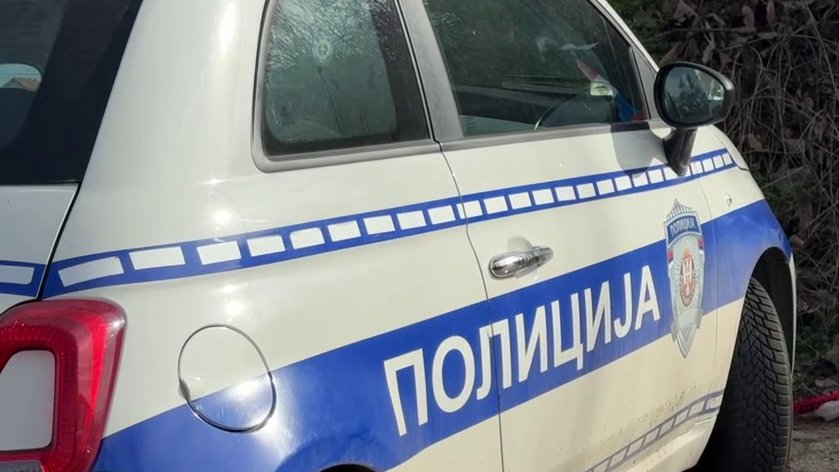 Saobraćajna nesreća kod Niške Banje: Automobil sleteo sa puta i udario banderu