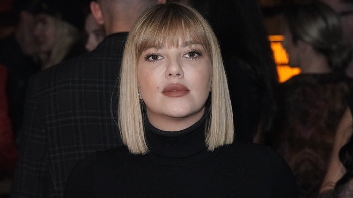 EMOTIVNI OPROŠTAJ NA NOVOM GROBLJU: Kija Kockar se poslednji put oprostila od profesora Vladimira Vuletića (FOTO) – oproštaj od Vladimira Vuletića