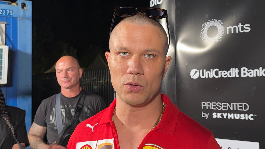 KONTRAST BRAĆE KOJI IZAZIVA PAŽNJU: Prva fotografija rođenog brata Relje Popovića otkriva neočekivanu razliku (FOTO) – brat Relje Popovića