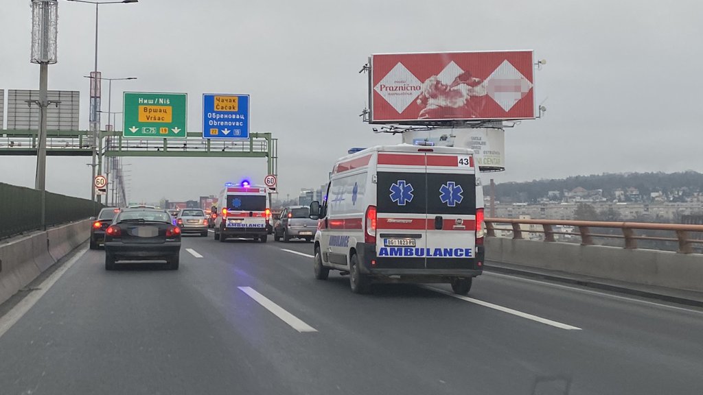 Muškarac bez svesti i sa teškim povredama pronađen ispod Brankovog mosta – Hitna pomoć Beograd