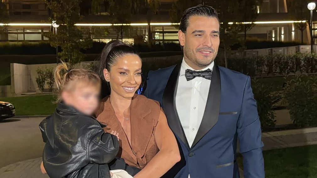 PORODIČNA IDILA KOD DARKA LAZIĆA: Pevač uživa zagrljen sa troje dece i novim ljubimcem (FOTO) – Darko Lazić deca