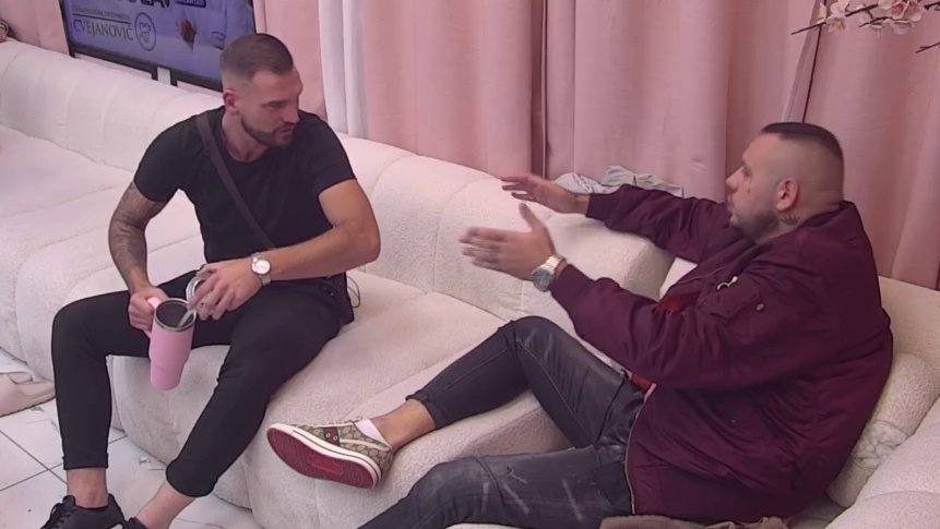 RAZGOVOR KOJI JE OTKRIO MNOGO VIŠE NEGO ŠTO SE MISLILO: Marko Osmakčić u šiframa pitao Cara o Anđeli Đuričić i čuvenom pozivu (VIDEO) – odnos sa Anđelom Đuričić