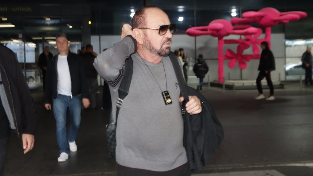 KAKO SE MILE KITIĆ VRATIO IZ FRANKFURTA: Pevač otvoreno o poslu i privatnim odlukama ćerke Elene (FOTO) – posao u Evropi