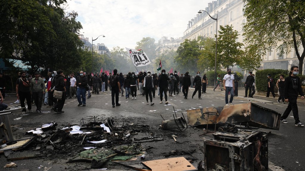 Neredi u Francuskoj: Prva žrtva tokom protesta protiv troškova života