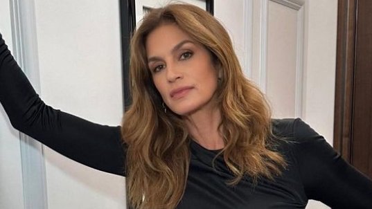 PORUKA KOJA JE RASTUŽILA MNOGE: Sindi Kraford se prvi put oglasila posle gubitka sina, emotivne reči na Instagramu (FOTO) – poruka Sindi Kraford
