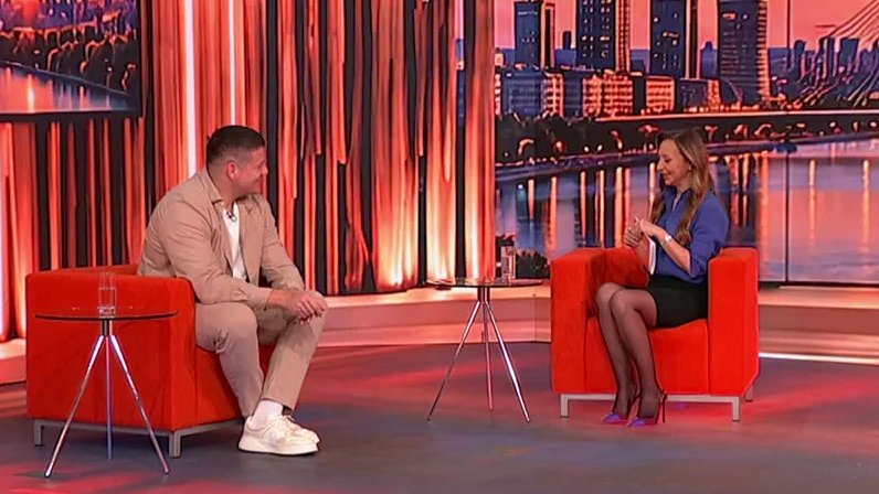 EMOTIVNA REAKCIJA GOCE UZELAC UŽIVO: Sloba Radanović izveo pesmu za rođendan njene majke, voditeljka nije krila suze (VIDEO)
